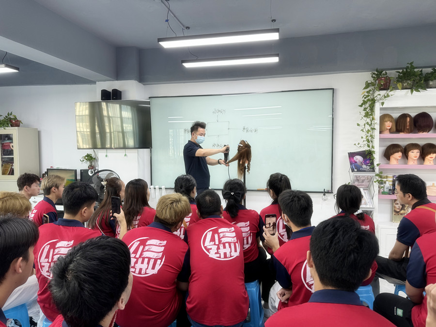 如何正確吹發(fā)護(hù)發(fā)，南寧美發(fā)養(yǎng)發(fā)技巧