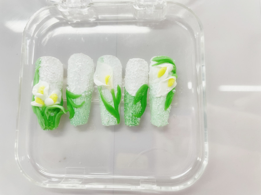 石膏微雕郁金香美甲，0基礎(chǔ)學(xué)美甲作品