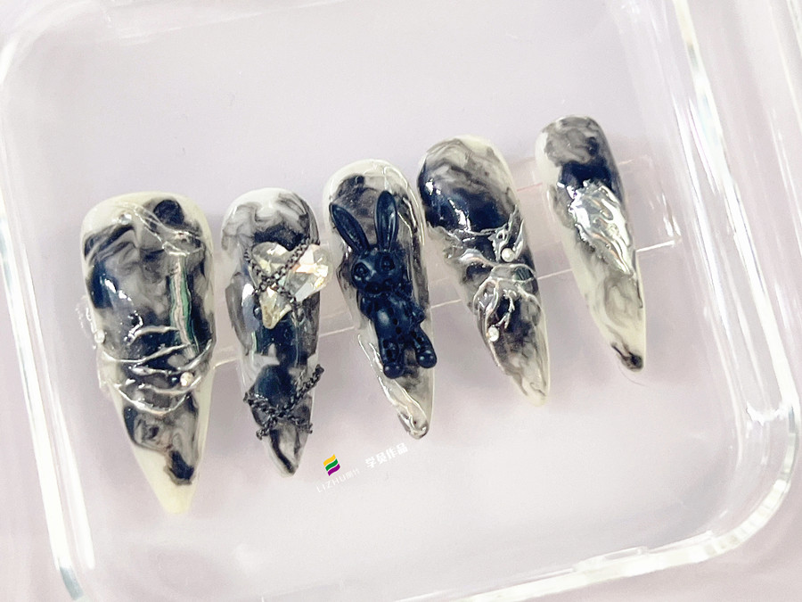 水墨暈染飾品美甲，南寧美甲店學(xué)徒必須款