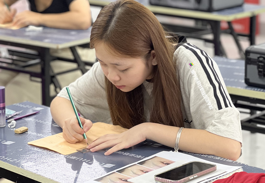 學紋繡0基礎：如何在仿皮上操作眉形