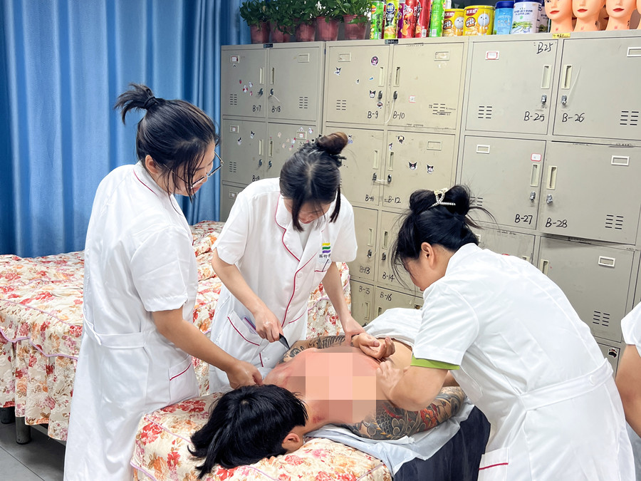 背部刮（sha）痧練習(xí)課堂，南寧健康管理美容