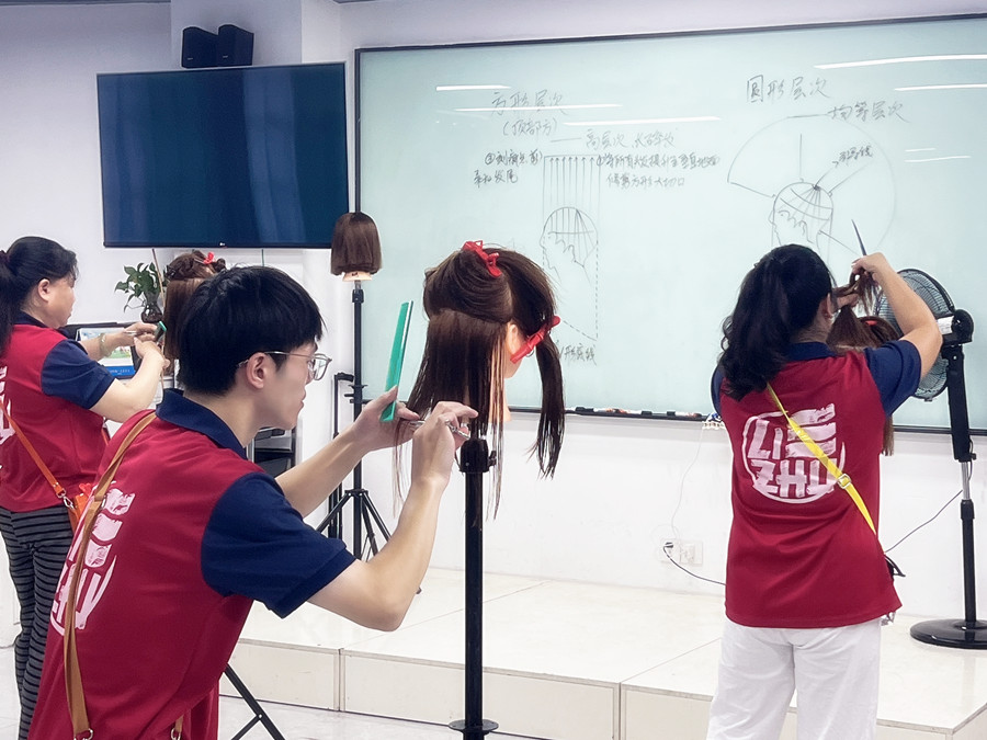 圓形層次修剪是什么？廣西美發(fā)造型學(xué)校為你解答