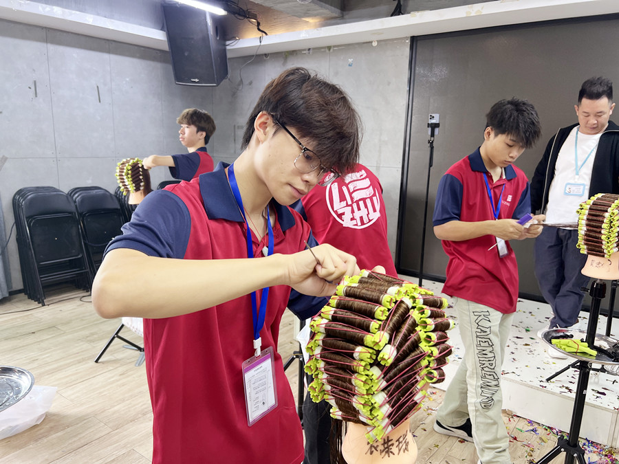 美發(fā)新手如何學(xué)上杠？南寧卷發(fā)培訓(xùn)