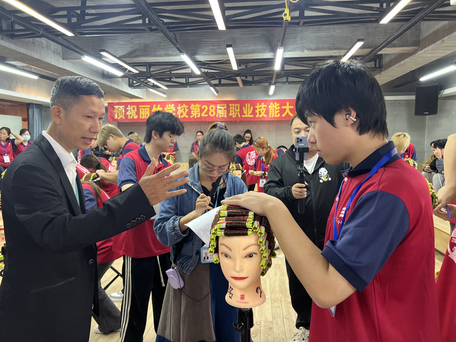 南寧美發(fā)學(xué)校技能大賽標(biāo)準(zhǔn)杠項(xiàng)目獲獎(jiǎng)名單出爐