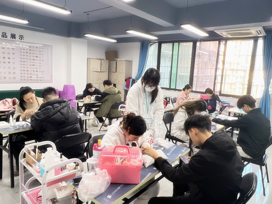 傳統(tǒng)美甲前置處理，南寧美甲專業(yè)教學(xué)講解