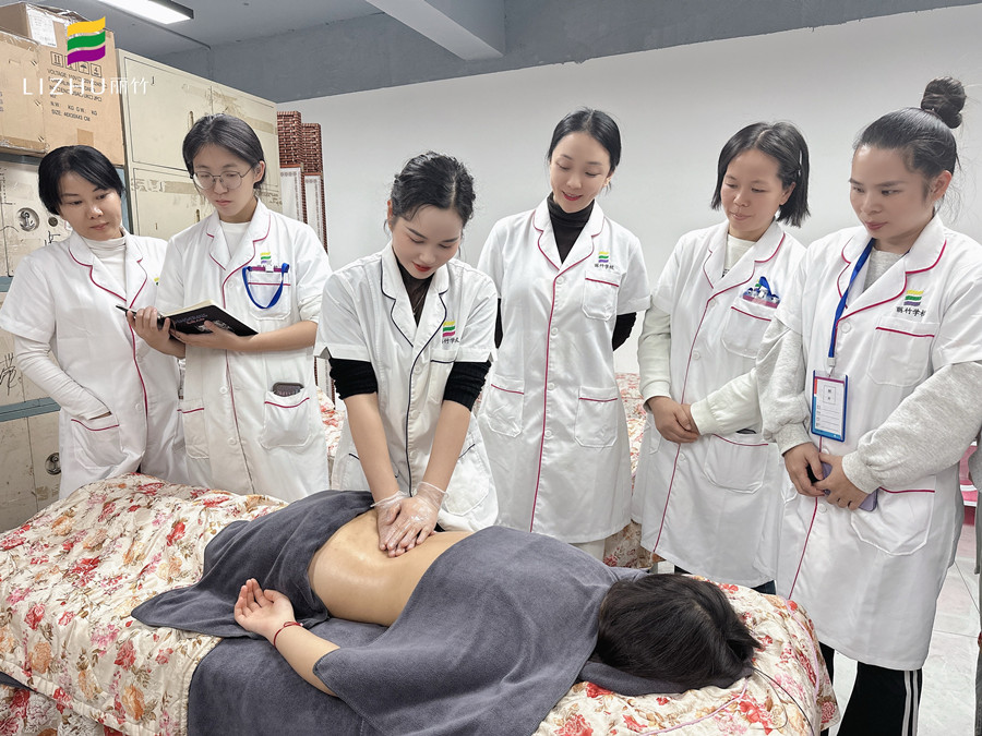 腹部管理，南寧美容健康管理學(xué)校分享