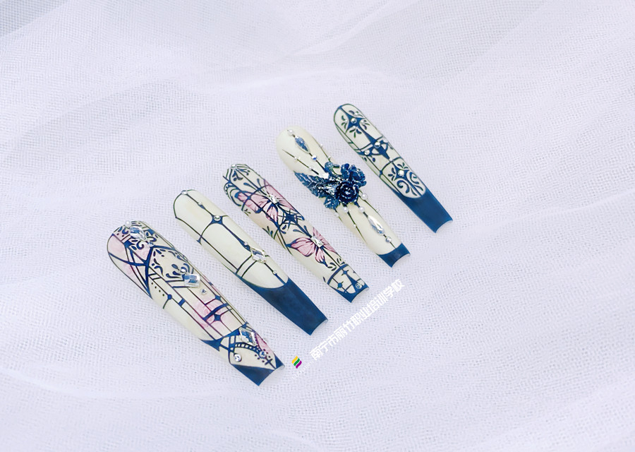 手繪窗花美甲，南寧美甲設(shè)計專業(yè)作品