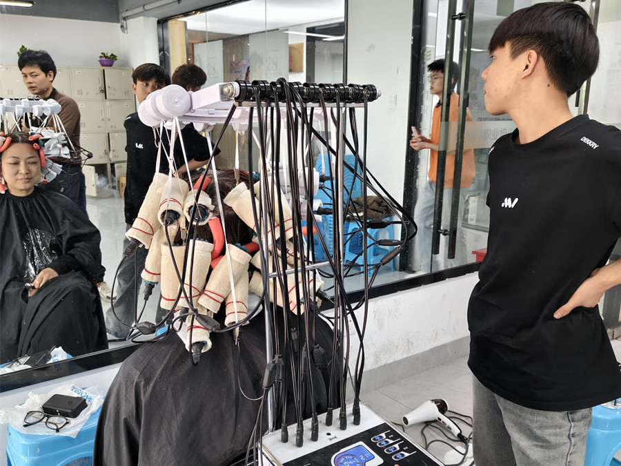 專業(yè)燙發(fā)的前后對比，南寧美發(fā)燙染實訓(xùn)課堂