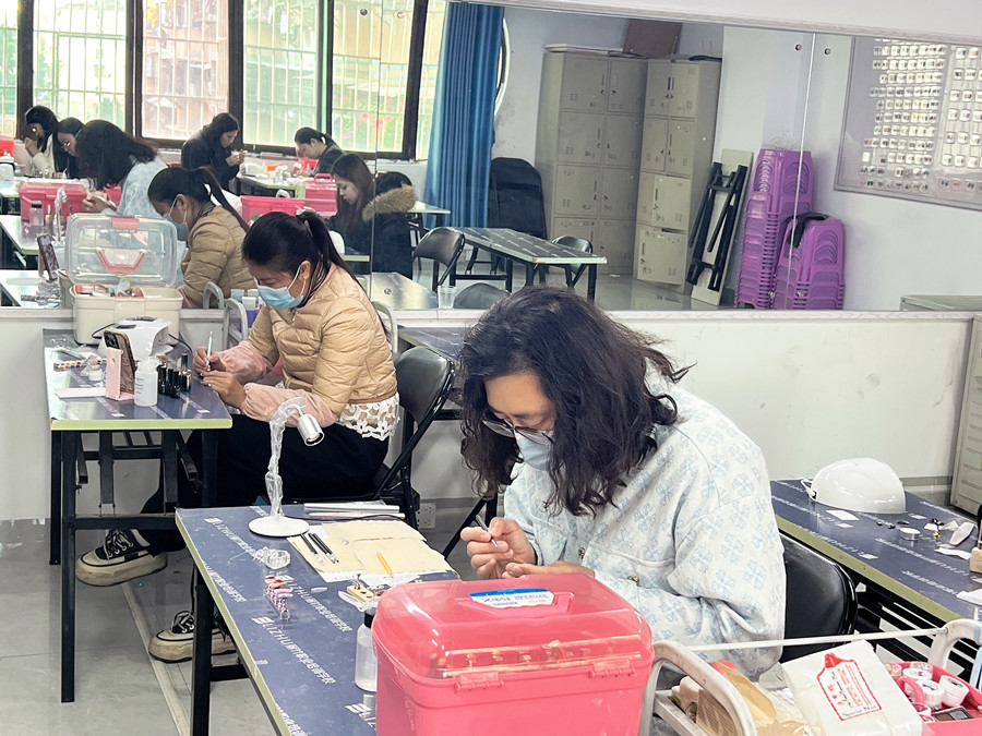 南寧美甲創(chuàng)業(yè)，歡迎到麗竹美甲學(xué)校