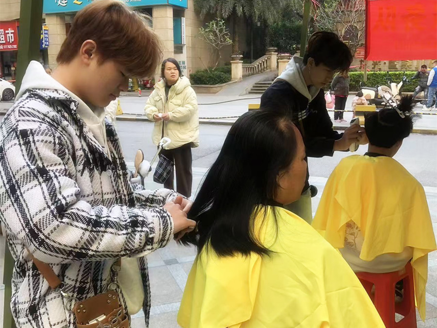 新手剪女士中長(zhǎng)發(fā)核心技巧，南寧美發(fā)造型學(xué)校分享